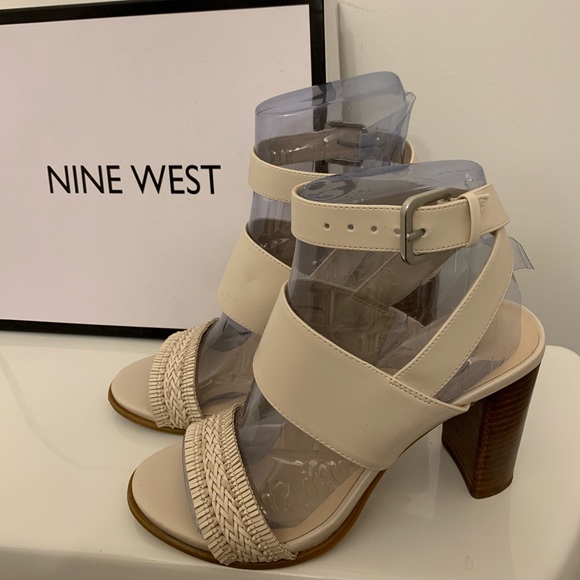 Strap heels - Picture 2 of 2